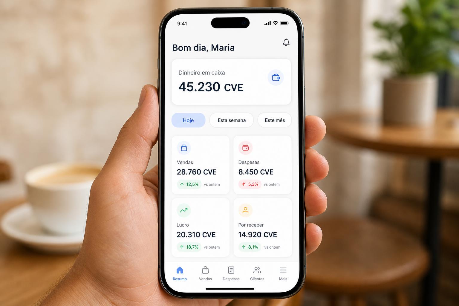 App Qwadernu no telemóvel a mostrar o resumo financeiro